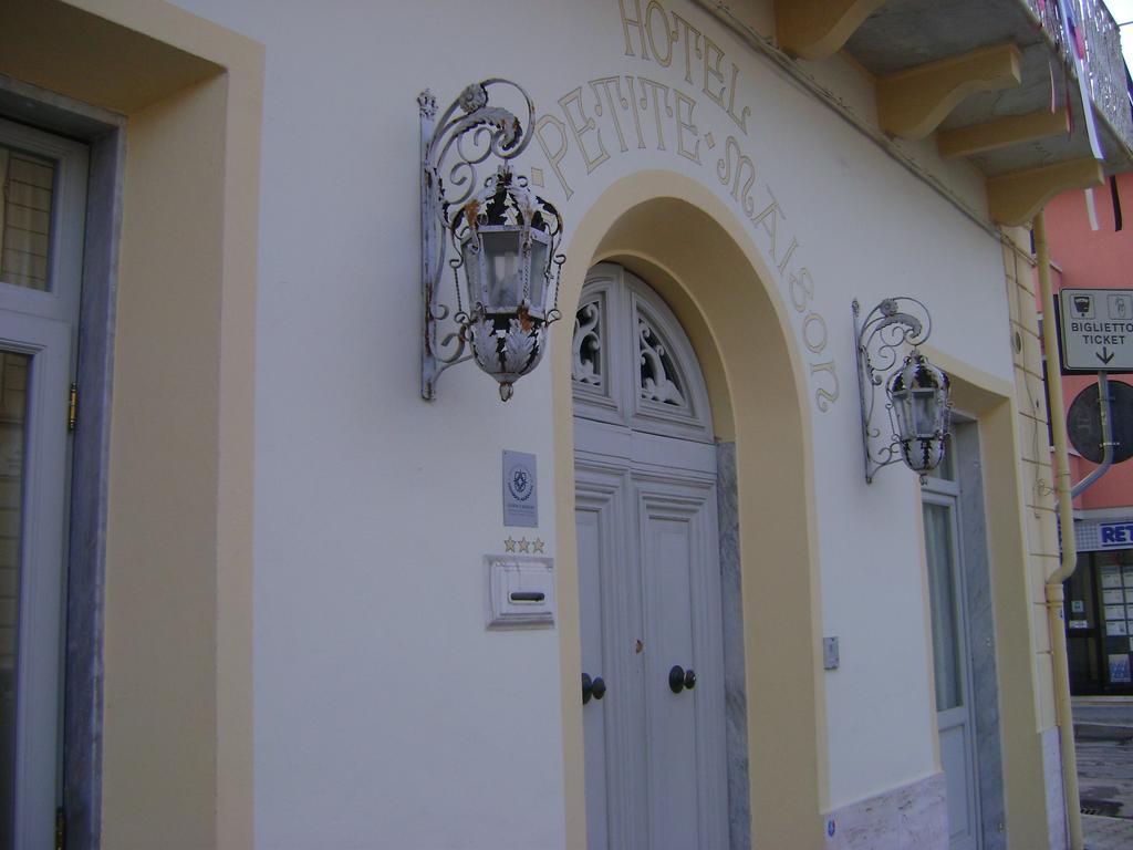 Hotel La Petite Maison В'яреджо Екстер'єр фото
